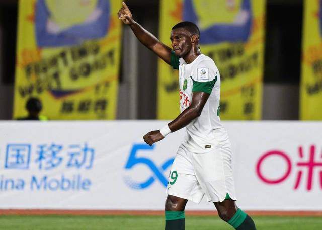 张婧仪时尚大片释出 骑黑猫雕塑诠释野性自在风格 2023-02-09 日前，张婧仪登封《InStyle优家画报》二月刊封面大片发布。